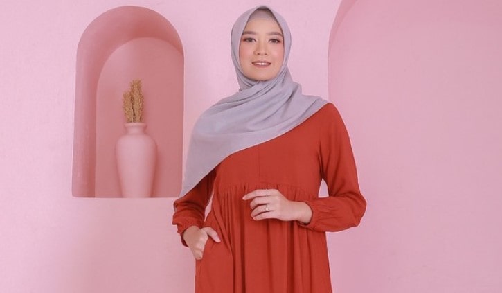 Baju Warna Merah Bata